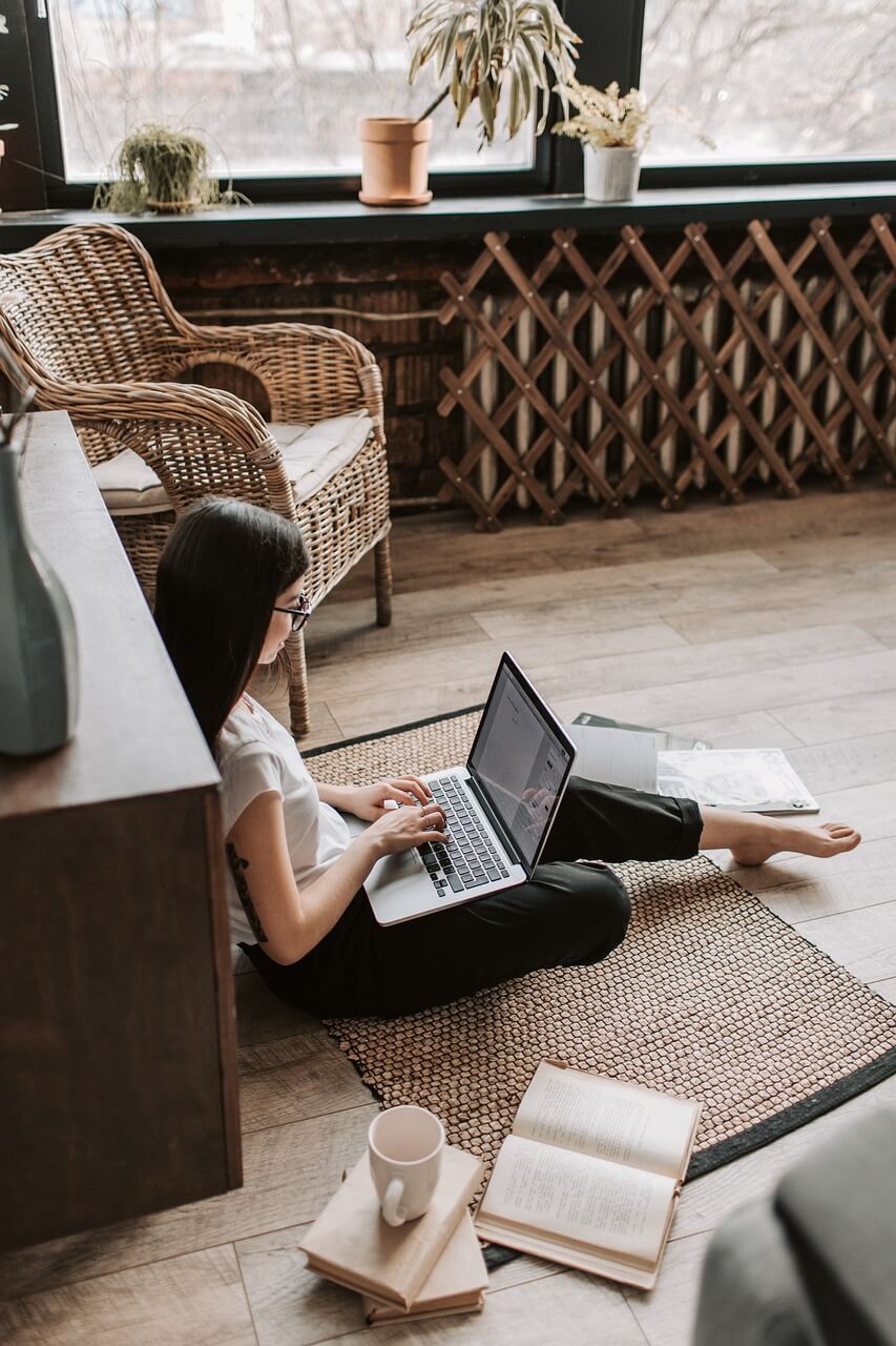 Entrepreneur using financial management tools like QuickBooks on a laptop, showcasing streamlined business operations